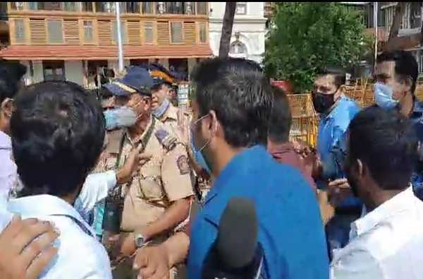 Journalists indulge in scuffle in Mumbai
